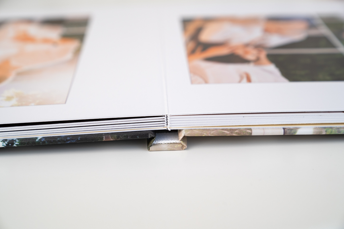 photo book binding. storing photo in photobook.